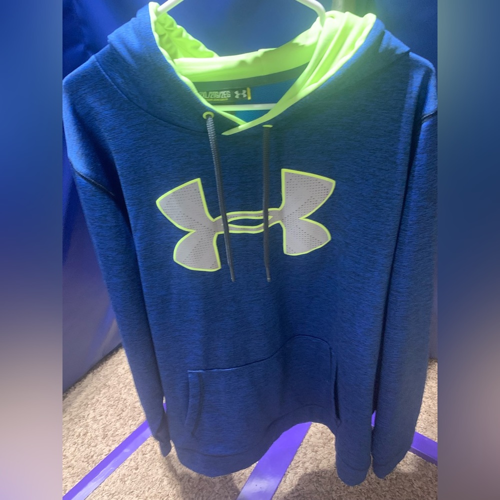 Under Armor Performance Hoodie - Size 2XL